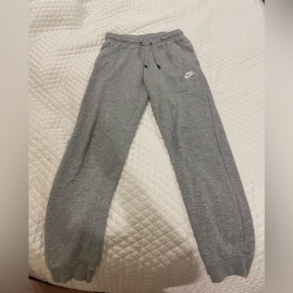 Women’s Nike gray sweatpants size small